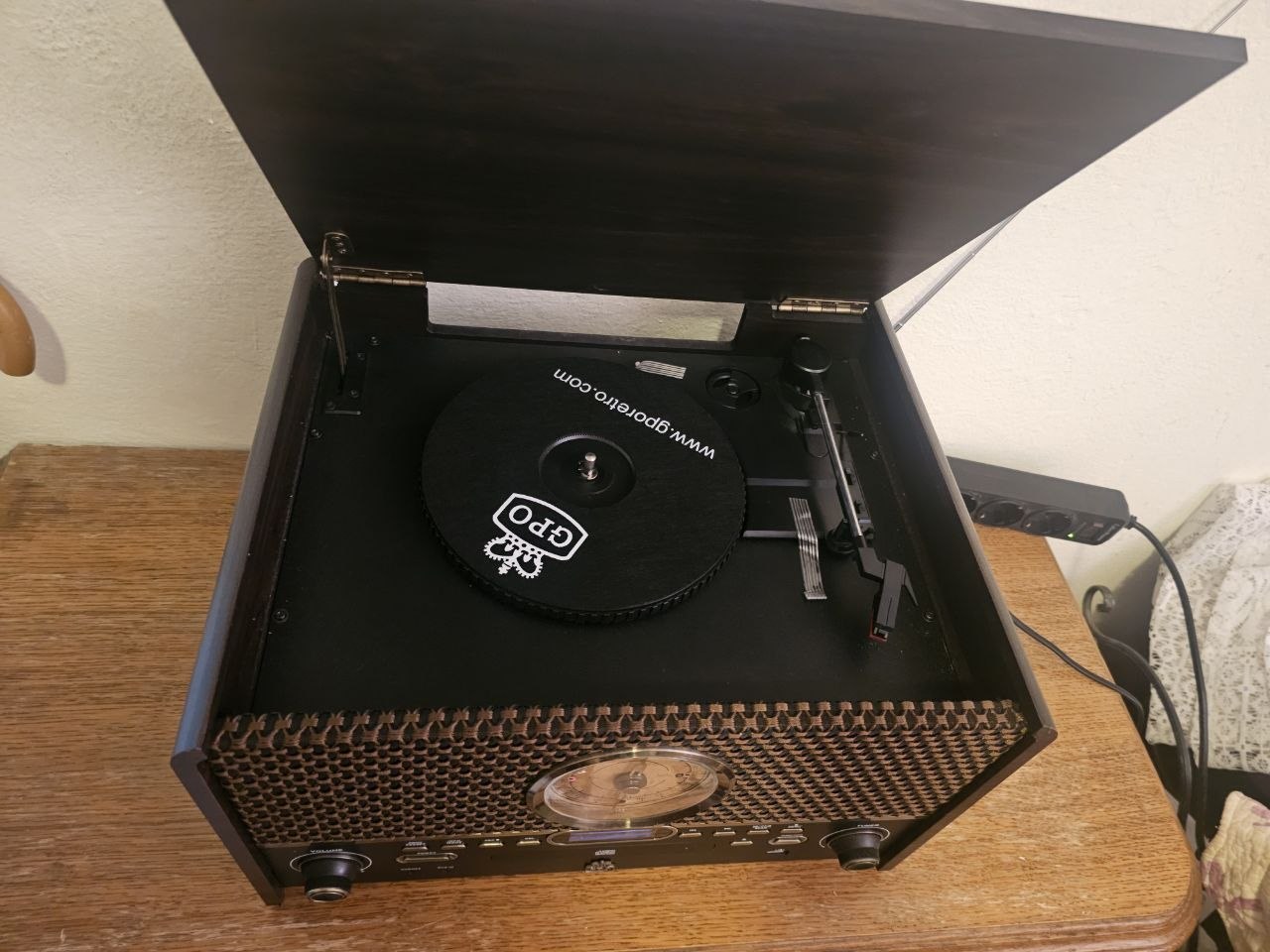 Музыкальный центр GPO Chesterton Retro Music Centre